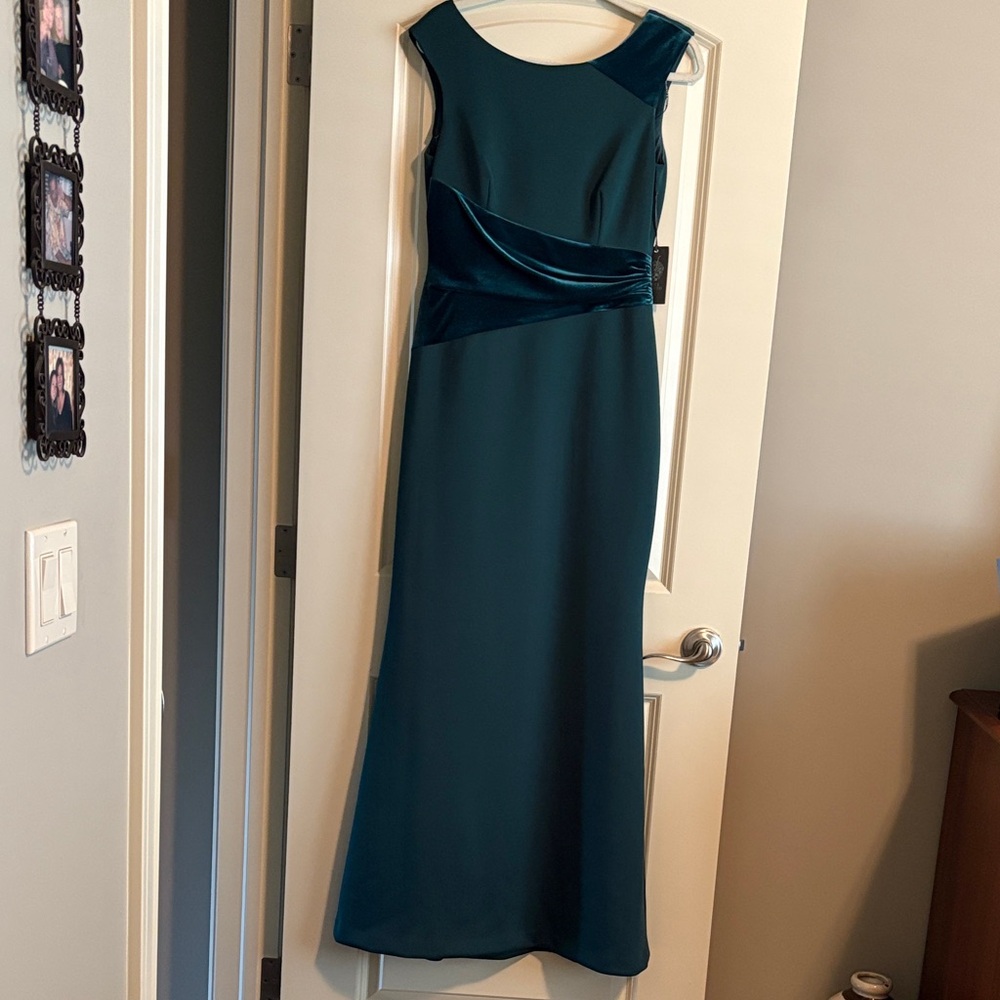 Elegant Green Sleeveless Dress